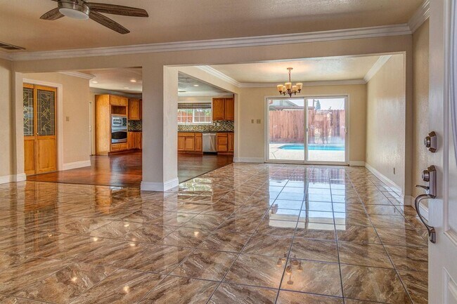 Foto del edificio - 3 br, 2 bath House - 1089 1st Street