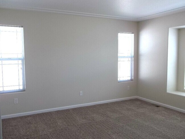 Foto del edificio - Coming Soon! Spacious Wellington Home with Fireplace & Garage