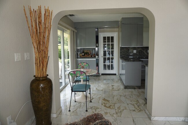 Building Photo - 4511 King Palm Dr