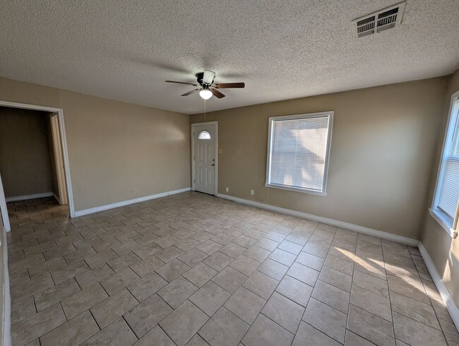 Building Photo - 3 Bedroom House in Pryor