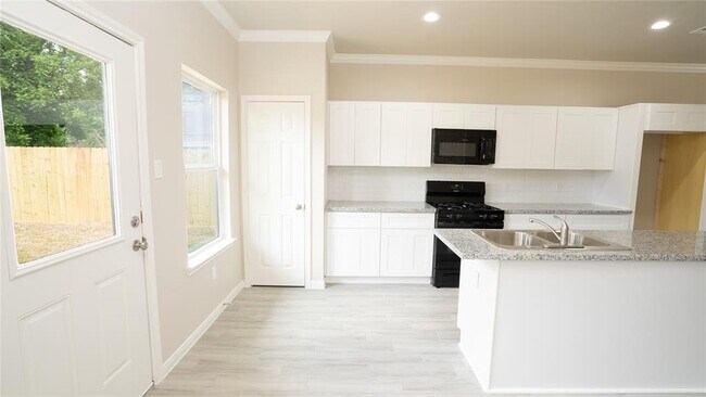 Building Photo - 7903 Moon Beam St