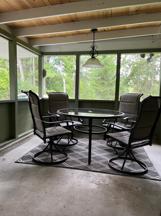 Screened porch dining - 948 Grant Lake Ln SW