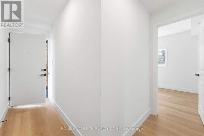 Building Photo - 108 Briscoe St E