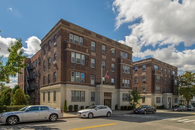 Foto del edificio - 136 Highland Ave