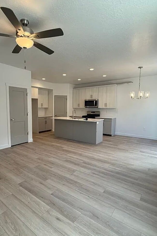 Foto del edificio - Brand New unit!