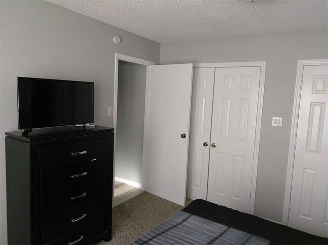 Foto del edificio - 901 Elmhill Ct