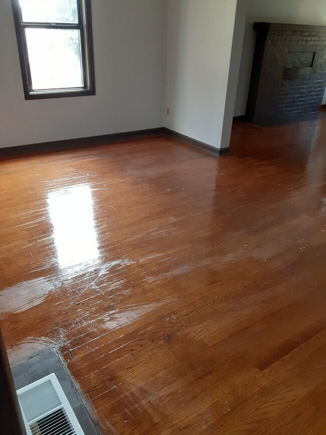 Foto del edificio - 174 Roslyn Dr