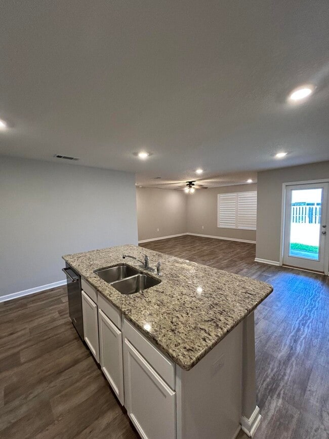 Building Photo - 1048 Limpkin St