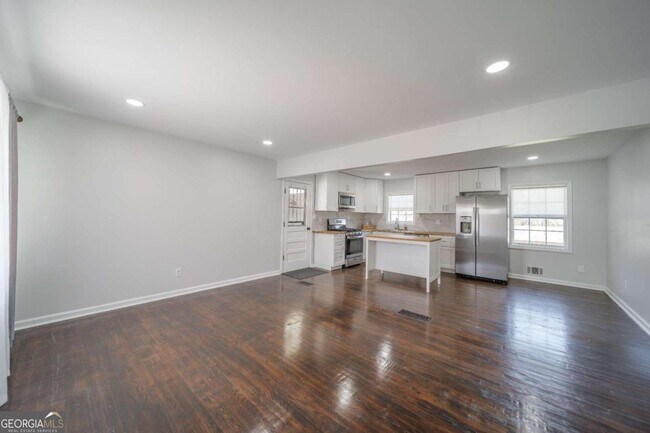 Building Photo - 1227 Bell Ave