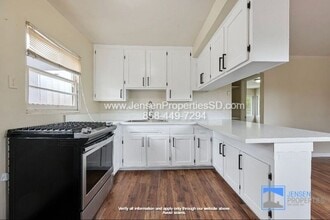 Building Photo - 550 Ritchey St