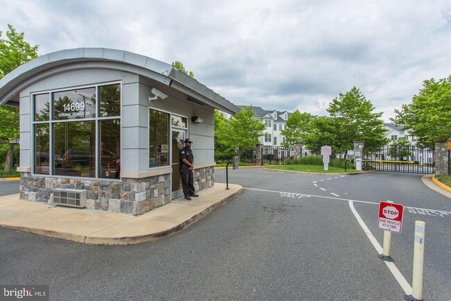 Building Photo - 14800 Potomac Branch Dr