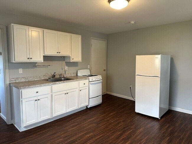 Foto del edificio - 1 Bedroom 1 Bathroom 1st Floor Apartment F...
