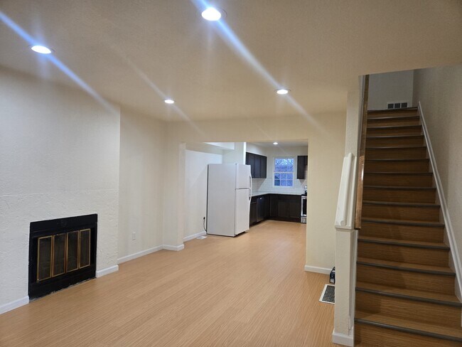 Sala de estar - 3030 W Kentucky Ave