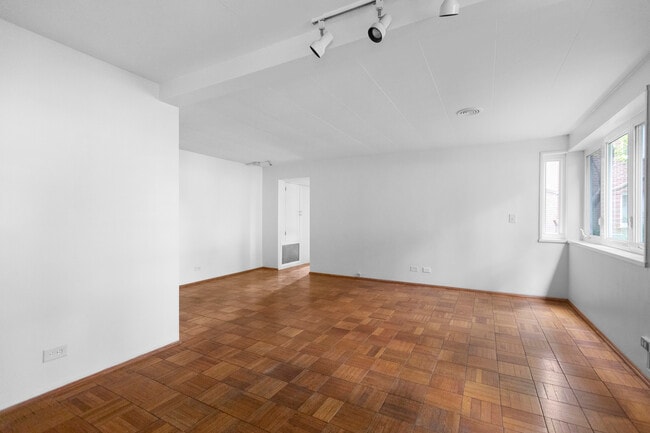 Building Photo - 7208 Oak Ave