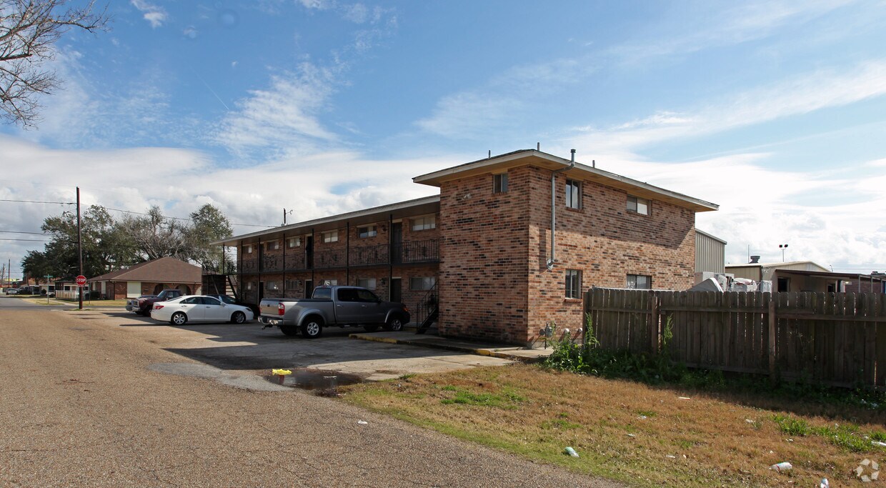 600 Westwood Dr, Marrero, LA 70072 Apartments in Marrero, LA