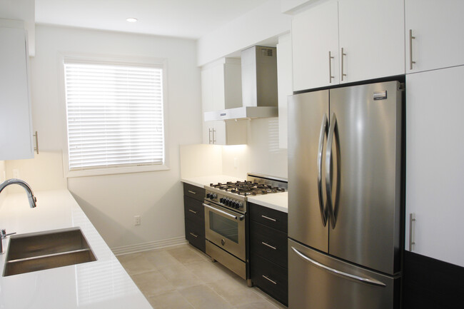 Kitchen - 11931 Goshen Ave "Le Robaire"