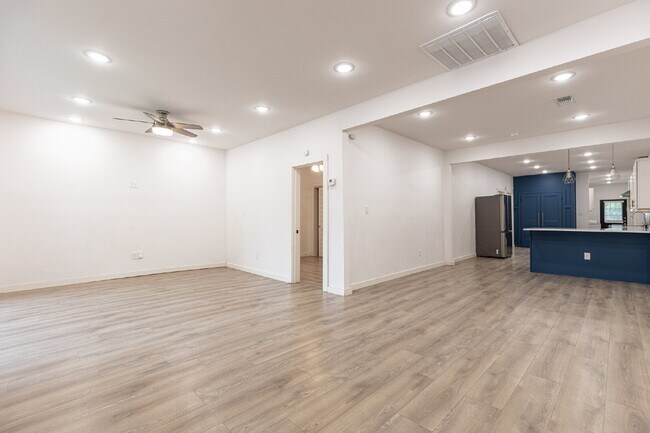 Foto del edificio - 1010 Burnet St