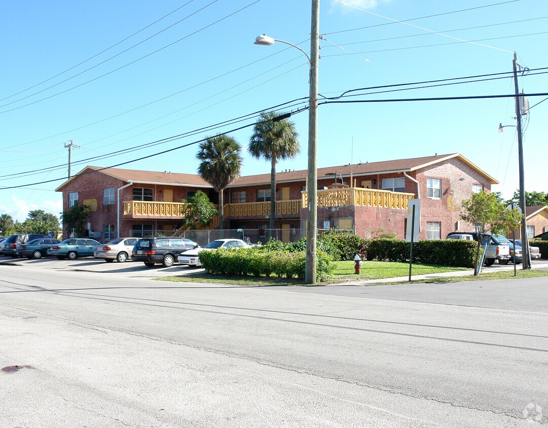 Primary Photo - 940 NW 8th Ave