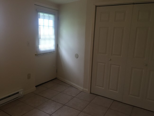 Bedroom 1/Office - 609 Grove City Rd