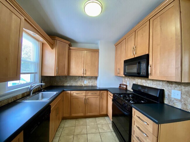 Building Photo - Charming 3 Bed/ 2 Bath in the Heart of Oakley Only $2675/mo!