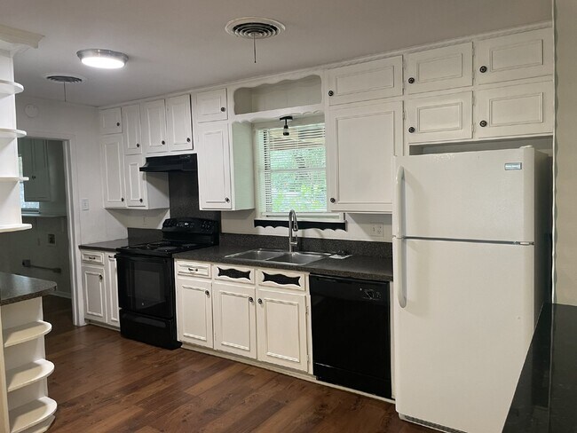 Foto del edificio - Lovely 3 bedroom home in established, quie...