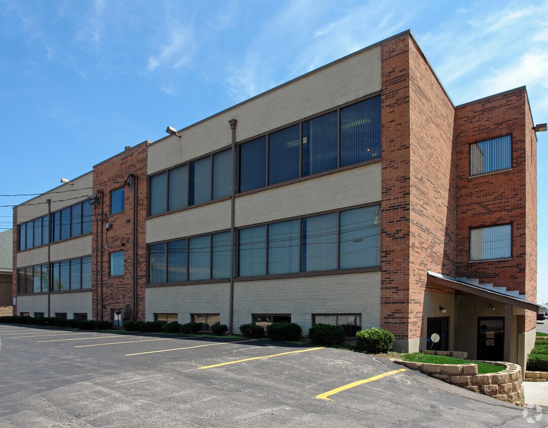 Building Photo - 5843 Harrison Ave