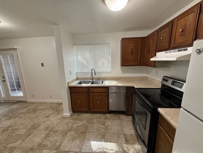 Photo - Beautiful Two Bedroom Apt; Salt Lake City, 1,000 sq ft; New Flooring
