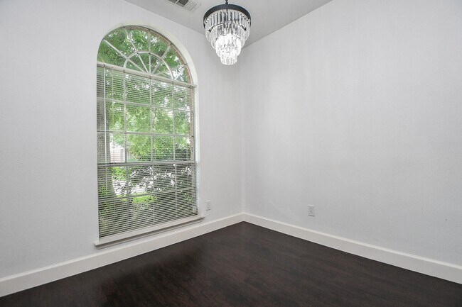 Foto del edificio - 2911 Copper Cliff Dr