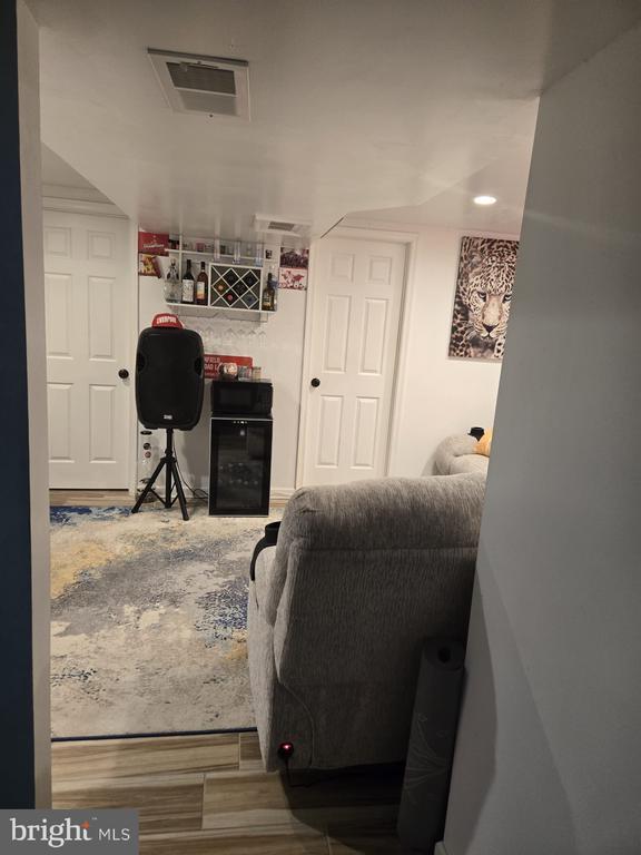 Foto del edificio - 9323 Alcona St