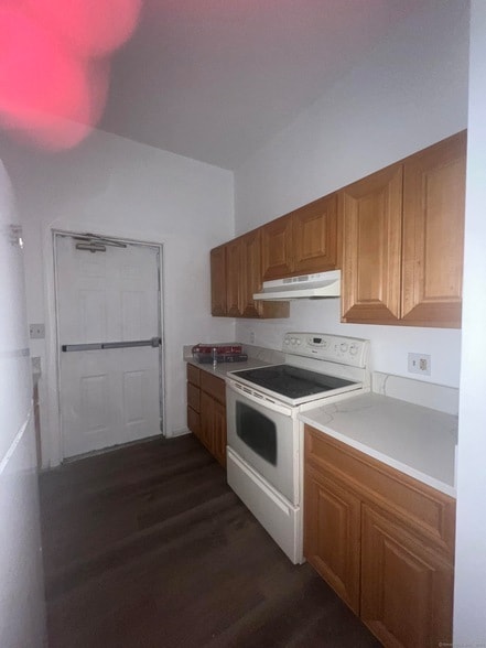 Building Photo - 101 Barnum Ave
