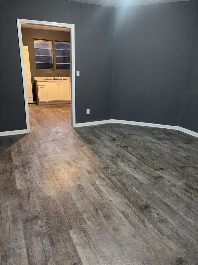 Building Photo - 3178 Napier Ave