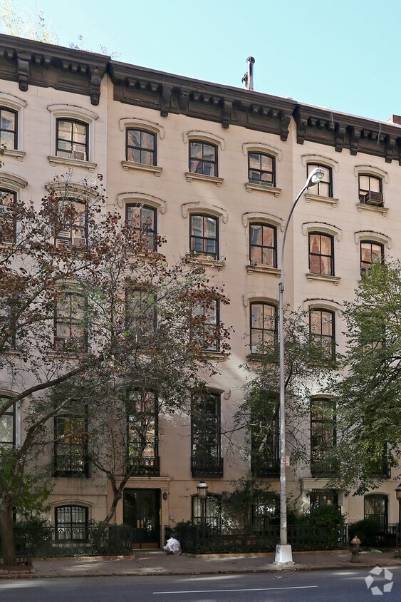 Building Photo - 444 W 23rd St