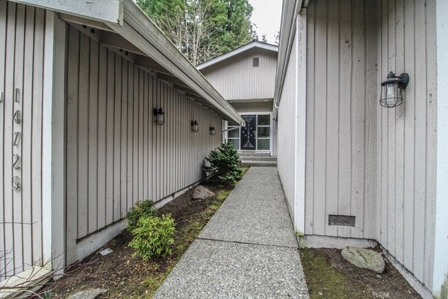 Building Photo - 14725 28th Dr SE
