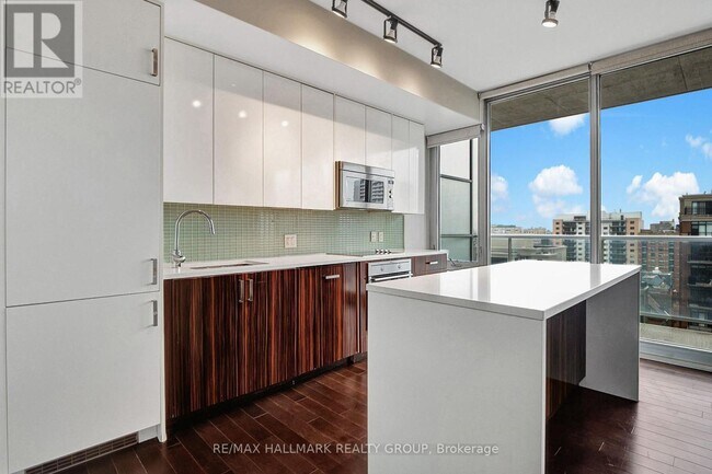 Photo du bâtiment - 300 Lisgar St