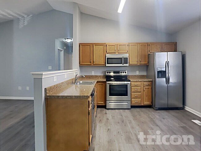 Foto del edificio - 5130 Daffodil Ln