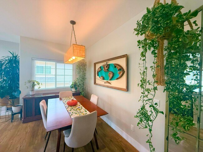 Foto del edificio - Stylish 3BR/2BA Coastal Home Just Blocks from the Beach