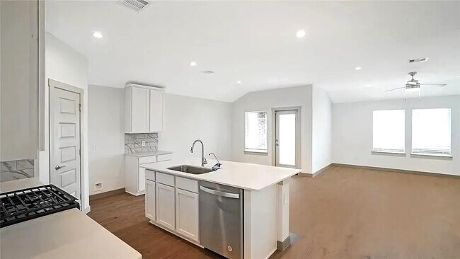 Foto del edificio - 4023 Pierce Pl Ln