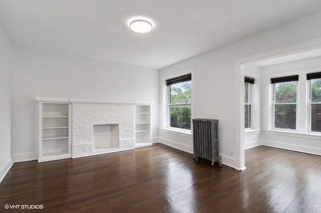 Building Photo - 2040 W Birchwood Ave