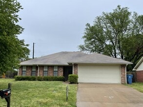 Building Photo - 730 Southwood Dr
