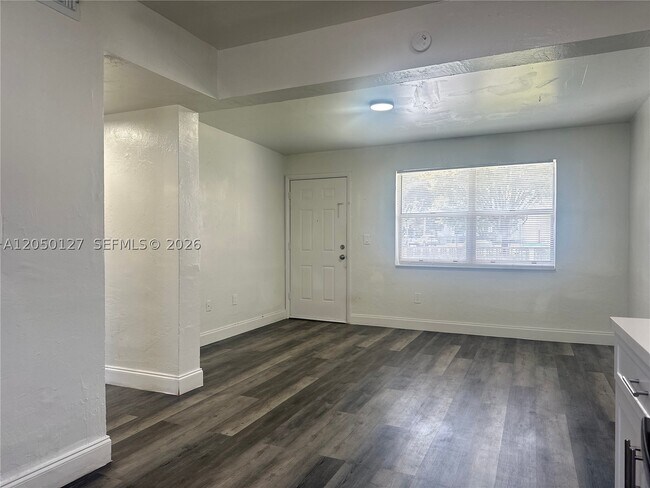 Foto del edificio - 1545 NW 8th St