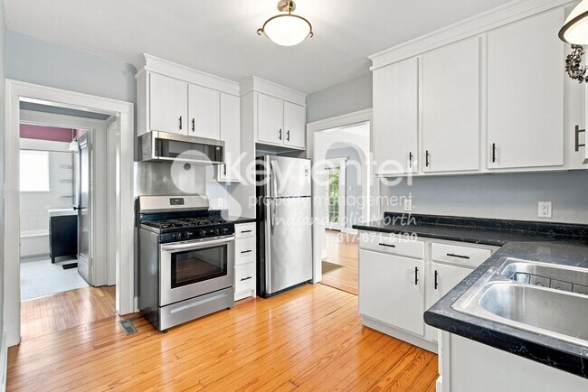 Foto del edificio - 528 W 43rd St