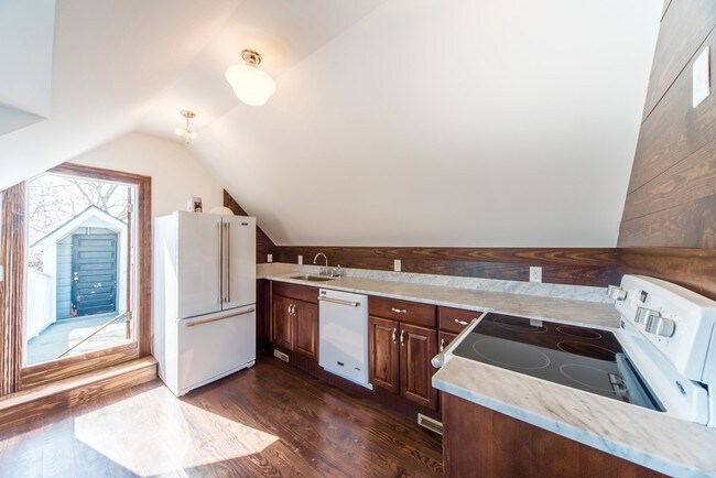 Building Photo - 29 Society St