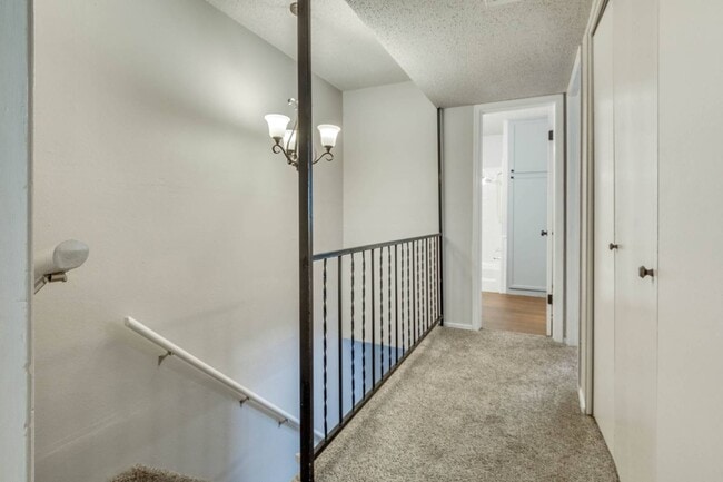Building Photo - 1229 Lakecrest Dr