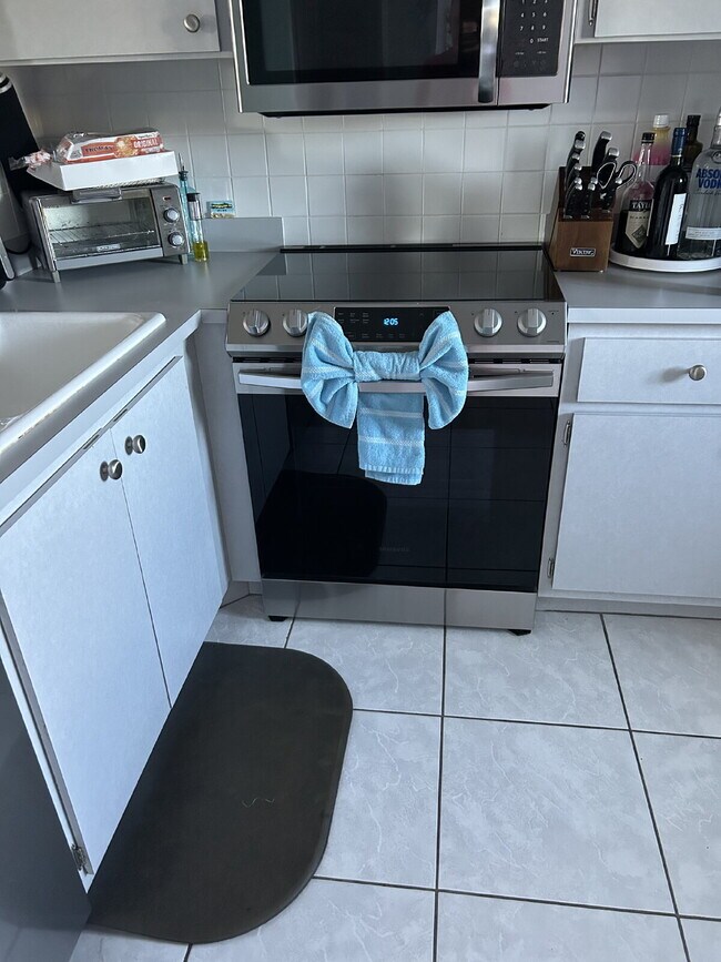 Foto del edificio - Room For Rent - lake front condo