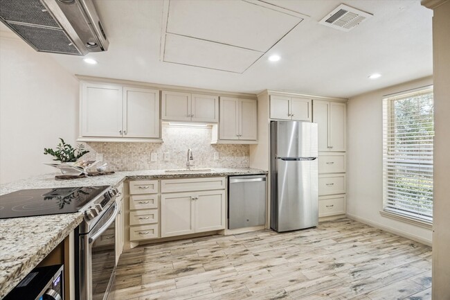 Foto del edificio - 14703 Barryknoll Ln