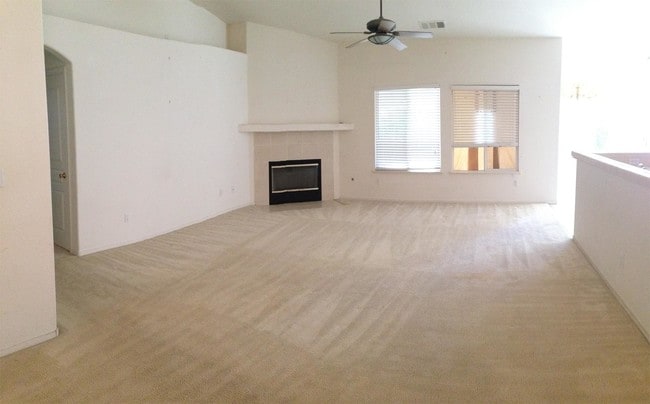 Building Photo - 1190 Yellowstone Dr