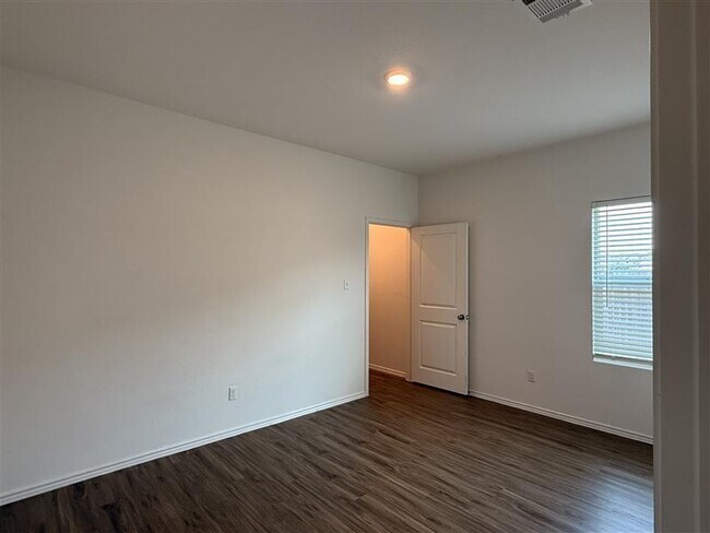 Building Photo - 904 Big Rocky Bend