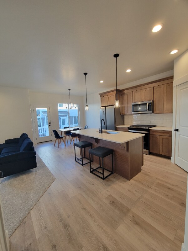 Building Photo - 967 W Sunspear Dr