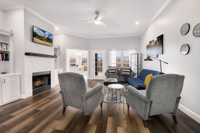 Building Photo - 501 SW Duke Ave