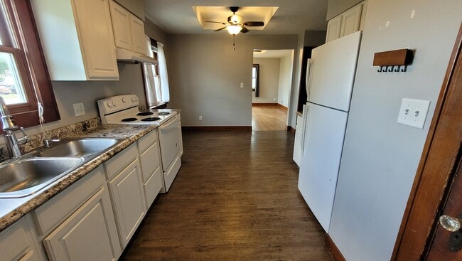 Building Photo - 908